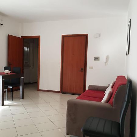 Irene'S Apartment テッラチーナ エクステリア 写真